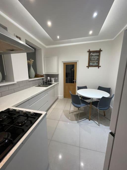 Modern, Spacious And Central Location Aberdare Dış mekan fotoğraf