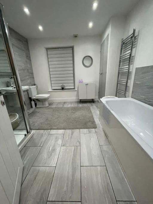 Modern, Spacious And Central Location Aberdare Dış mekan fotoğraf